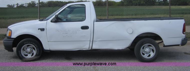 image for item 3868 2002 Ford F150 XL pickup truck