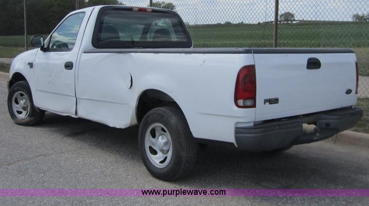 image for item 3868 2002 Ford F150 XL pickup truck