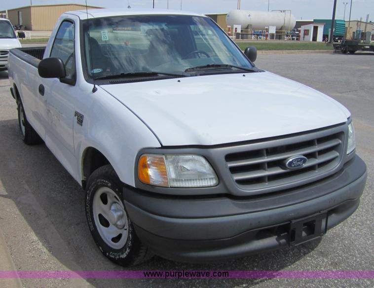 image for item 3868 2002 Ford F150 XL pickup truck