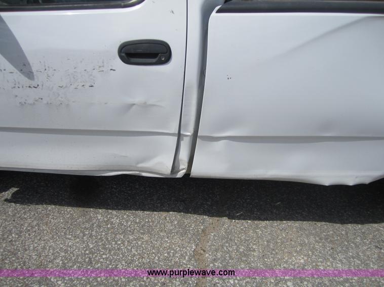 image for item 3868 2002 Ford F150 XL pickup truck