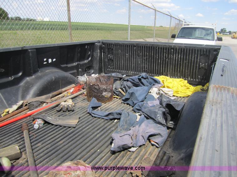 image for item 3868 2002 Ford F150 XL pickup truck