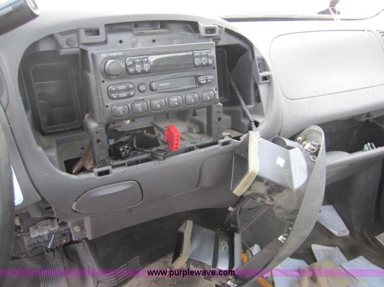 image for item 3868 2002 Ford F150 XL pickup truck