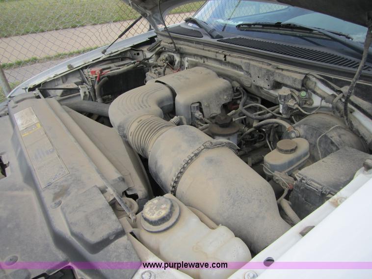 image for item 3868 2002 Ford F150 XL pickup truck