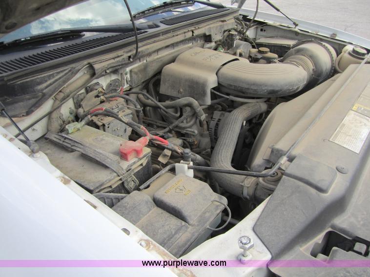 image for item 3868 2002 Ford F150 XL pickup truck