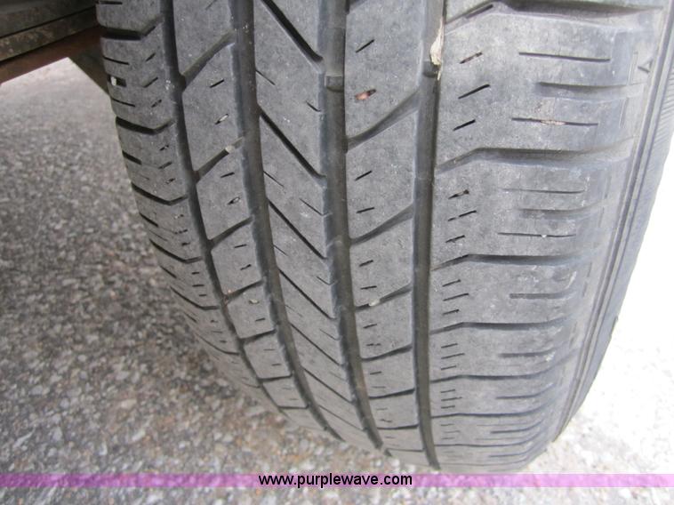 image for item 3868 2002 Ford F150 XL pickup truck