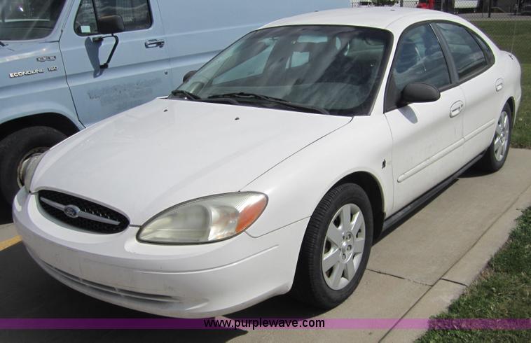 image for item 3869 2000 Ford Taurus LX