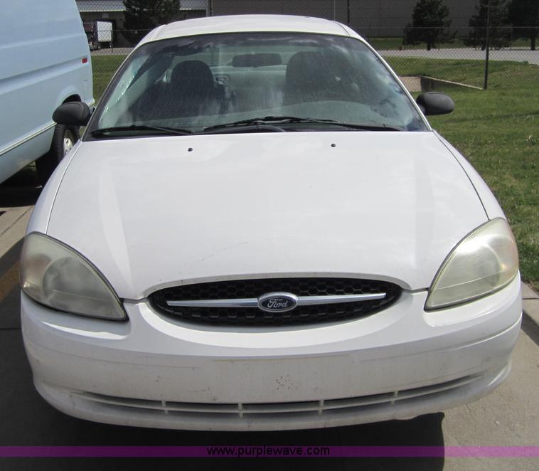 image for item 3869 2000 Ford Taurus LX