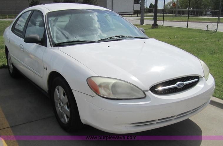 image for item 3869 2000 Ford Taurus LX