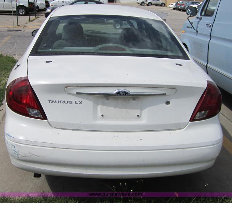image for item 3869 2000 Ford Taurus LX