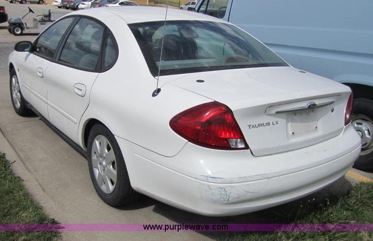 image for item 3869 2000 Ford Taurus LX