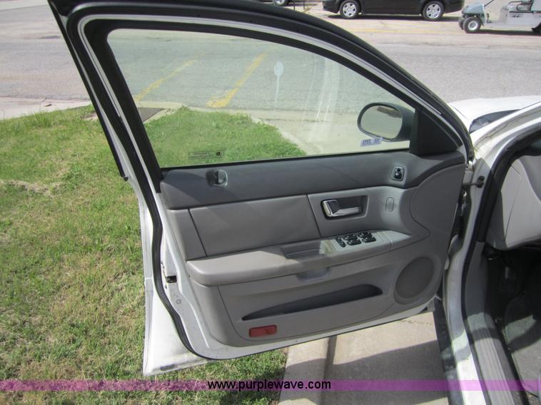 image for item 3869 2000 Ford Taurus LX