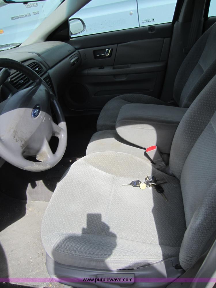 image for item 3869 2000 Ford Taurus LX