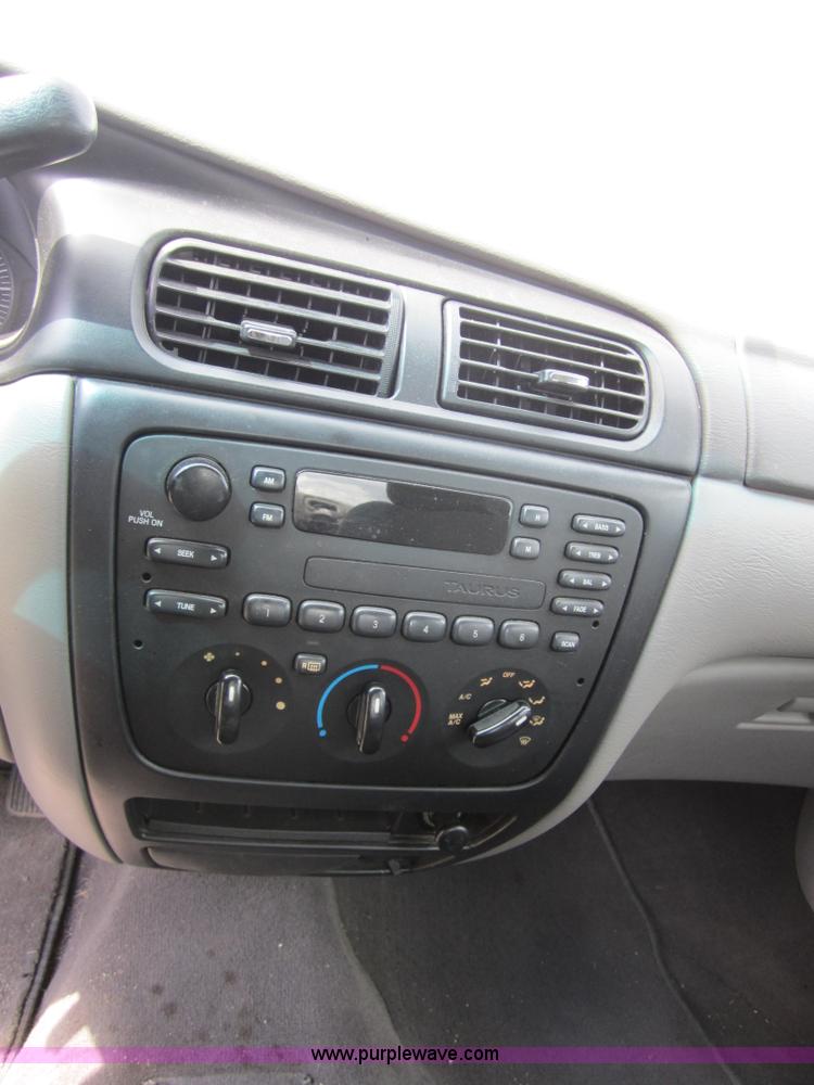 image for item 3869 2000 Ford Taurus LX
