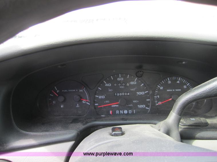 image for item 3869 2000 Ford Taurus LX