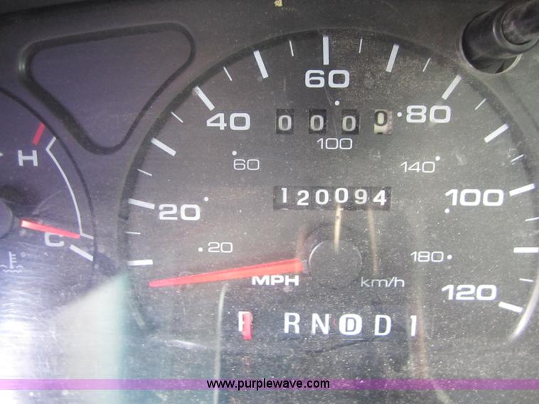 image for item 3869 2000 Ford Taurus LX