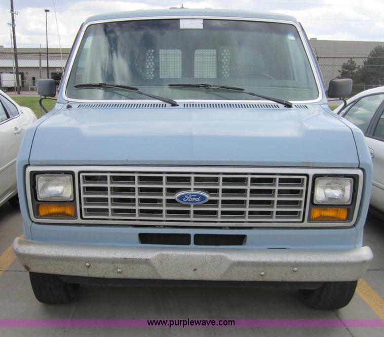 image for item 3870 1990 Ford E150 van