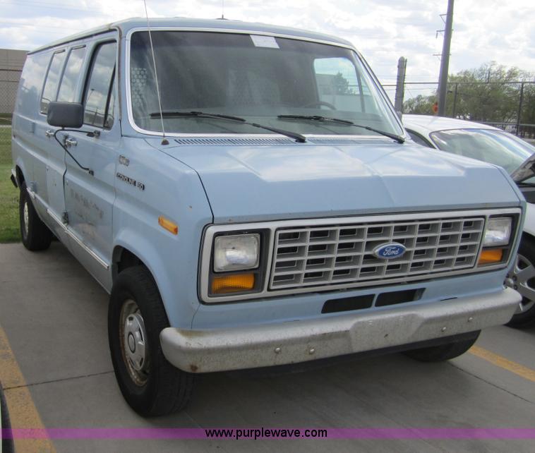 image for item 3870 1990 Ford E150 van