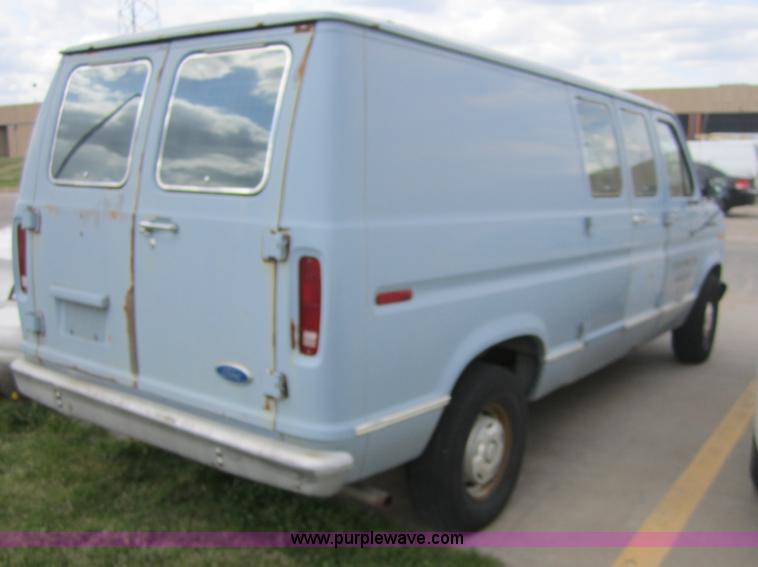 image for item 3870 1990 Ford E150 van