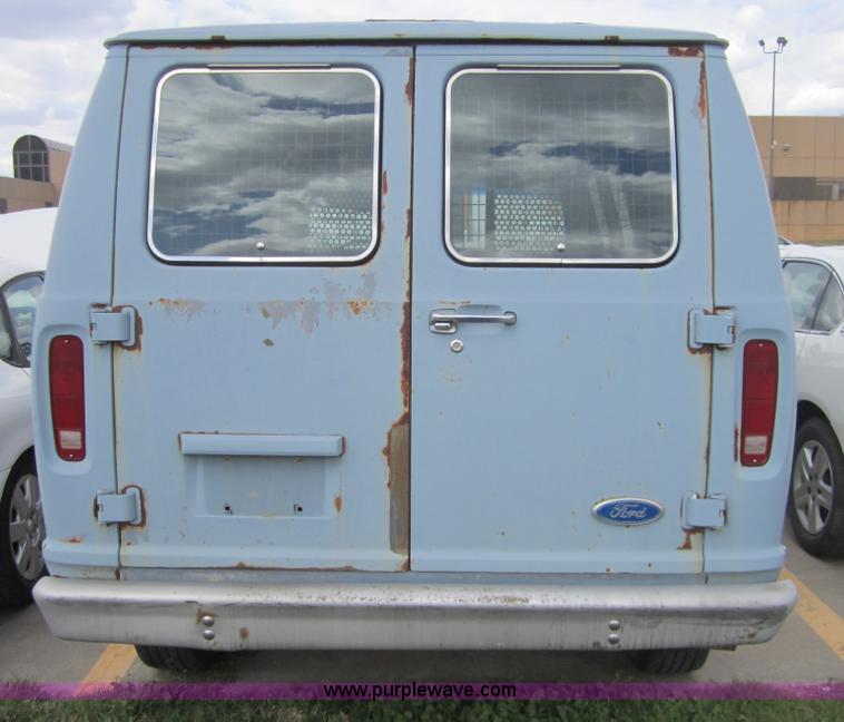 image for item 3870 1990 Ford E150 van