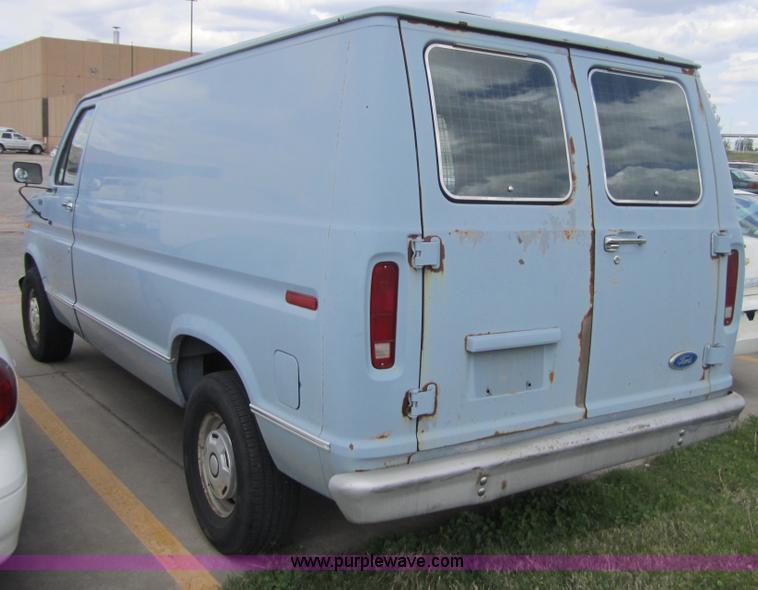 image for item 3870 1990 Ford E150 van