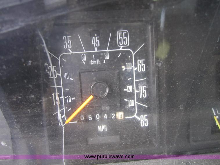 image for item 3870 1990 Ford E150 van