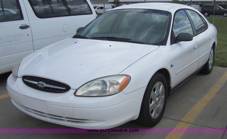 image for item 3872 2000 Ford Taurus LX