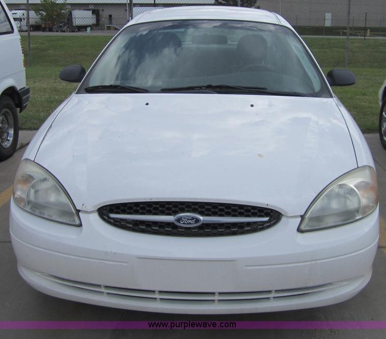image for item 3872 2000 Ford Taurus LX