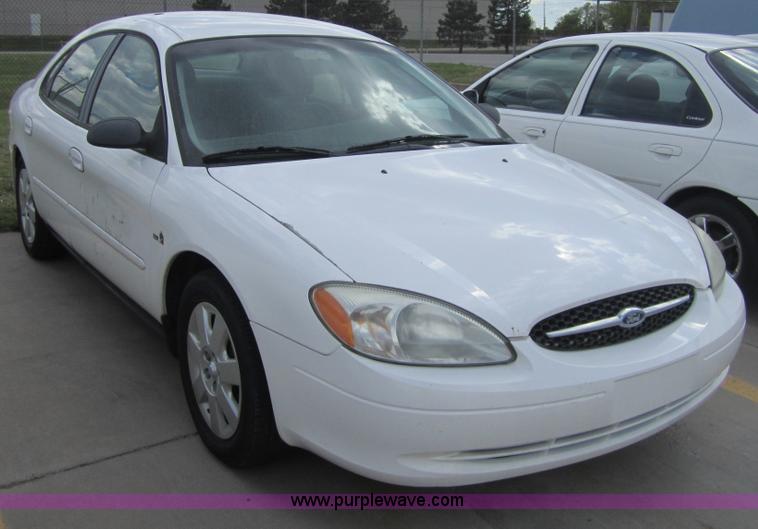 image for item 3872 2000 Ford Taurus LX