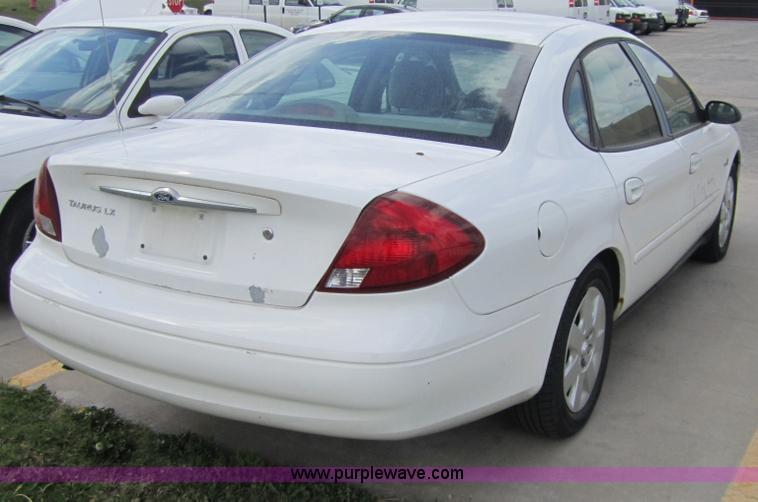 image for item 3872 2000 Ford Taurus LX