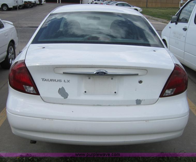 image for item 3872 2000 Ford Taurus LX
