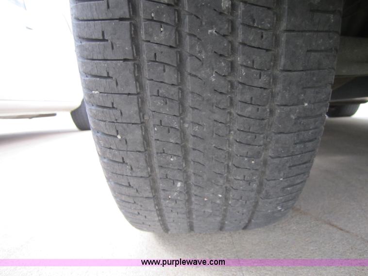 image for item 3872 2000 Ford Taurus LX