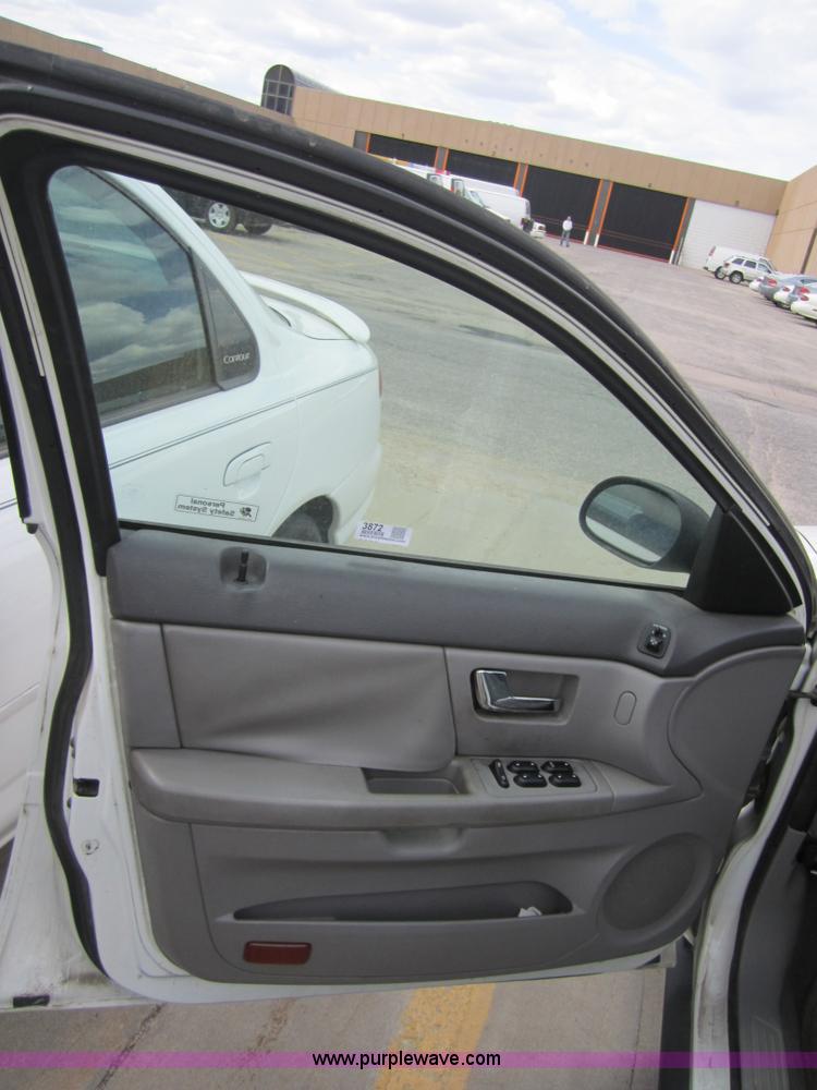 image for item 3872 2000 Ford Taurus LX