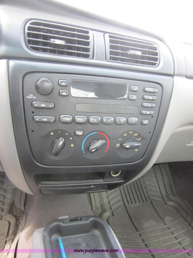 image for item 3872 2000 Ford Taurus LX