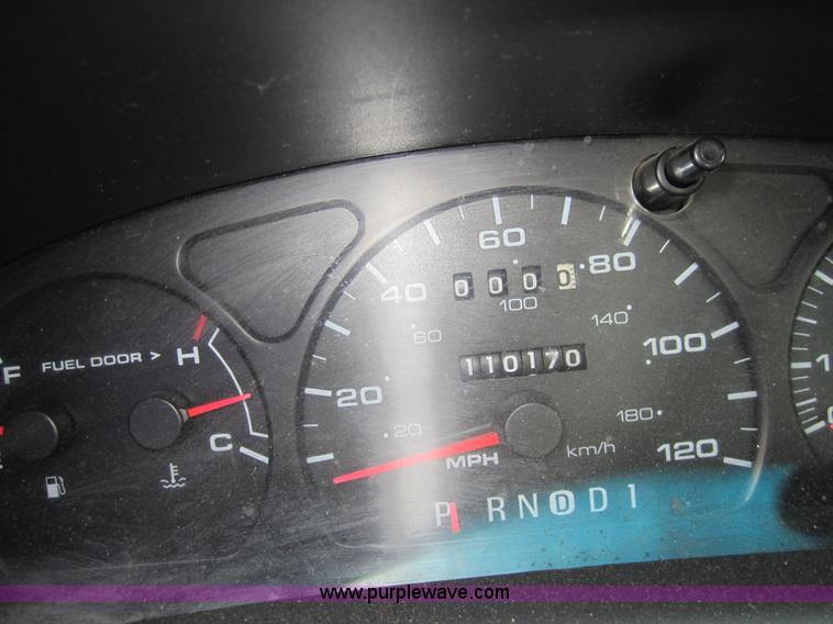 image for item 3872 2000 Ford Taurus LX
