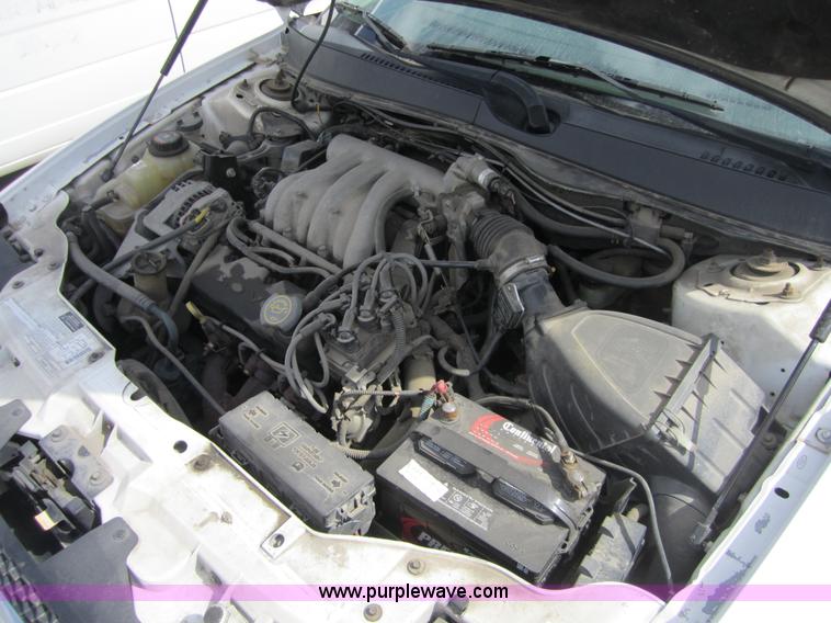 image for item 3872 2000 Ford Taurus LX