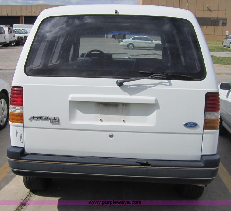 image for item 3873 1991 Ford Aerostar van