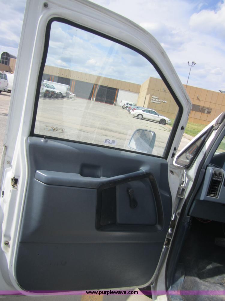 image for item 3873 1991 Ford Aerostar van