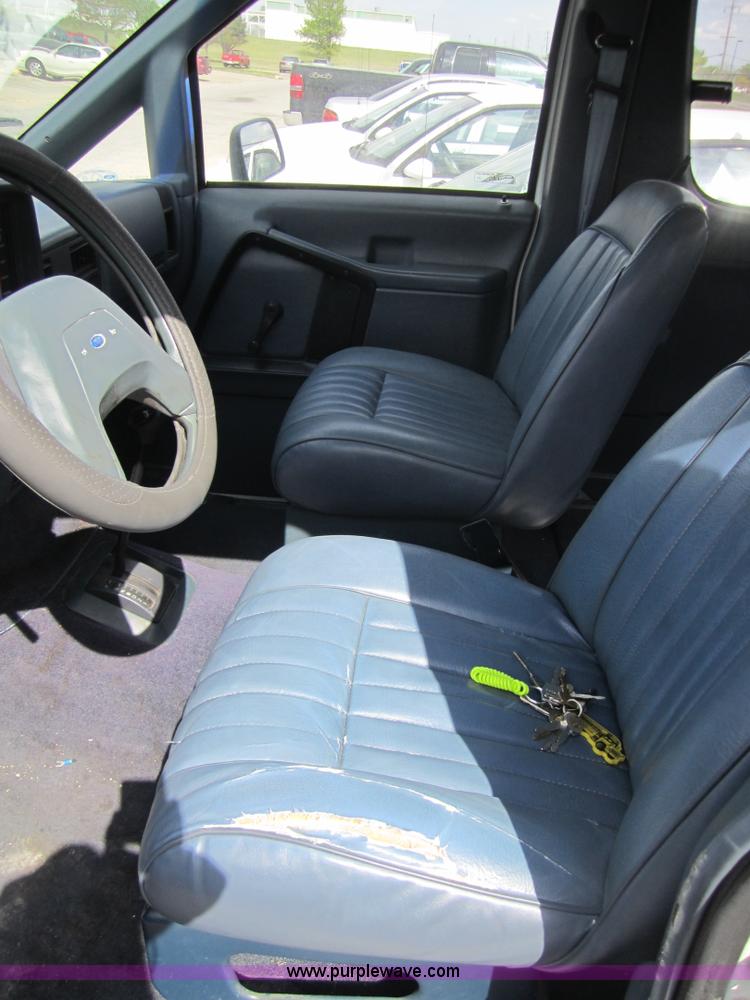 image for item 3873 1991 Ford Aerostar van