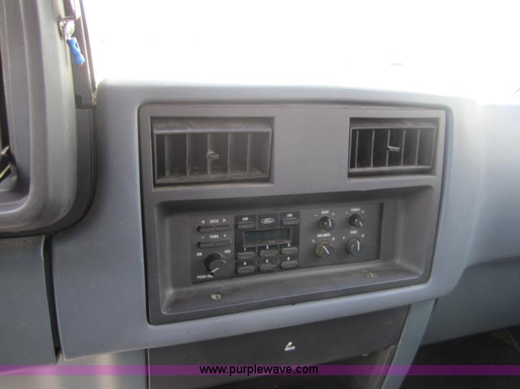 image for item 3873 1991 Ford Aerostar van