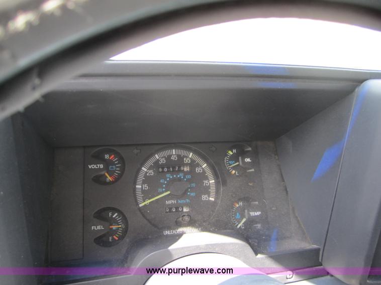 image for item 3873 1991 Ford Aerostar van