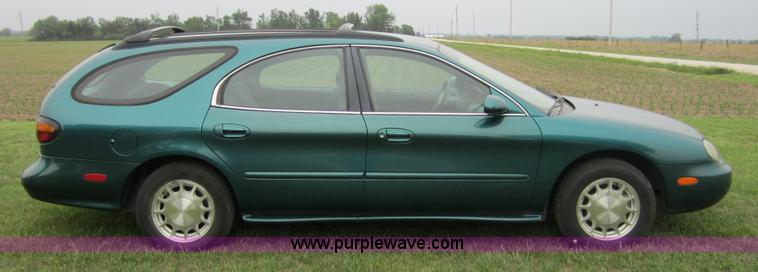image for item 3877 1996 Ford Taurus LX