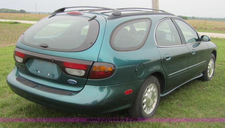 image for item 3877 1996 Ford Taurus LX