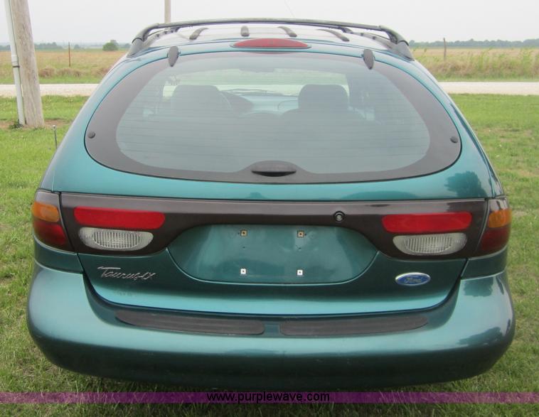 image for item 3877 1996 Ford Taurus LX