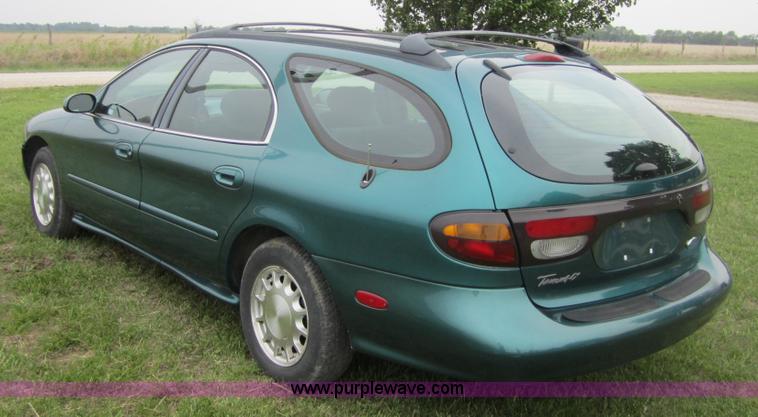 image for item 3877 1996 Ford Taurus LX