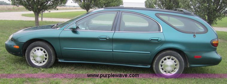 image for item 3877 1996 Ford Taurus LX