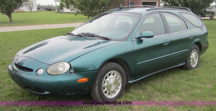 image for item 3877 1996 Ford Taurus LX