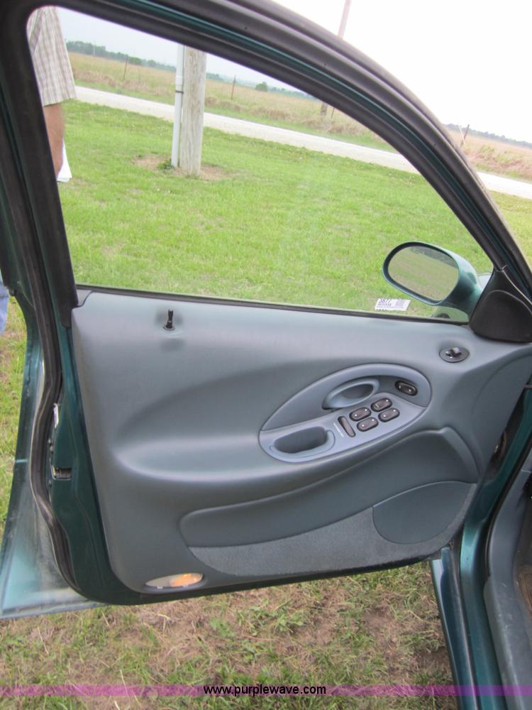 image for item 3877 1996 Ford Taurus LX