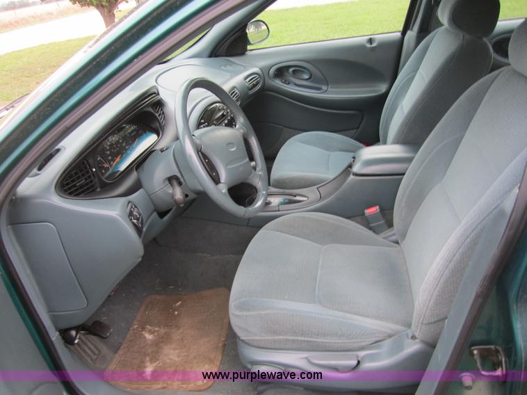 image for item 3877 1996 Ford Taurus LX