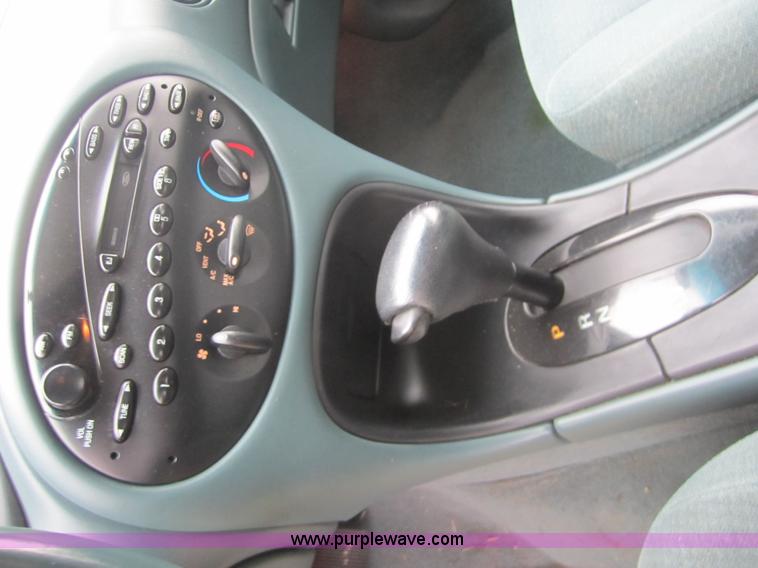 image for item 3877 1996 Ford Taurus LX