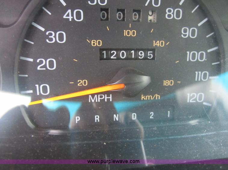 image for item 3877 1996 Ford Taurus LX